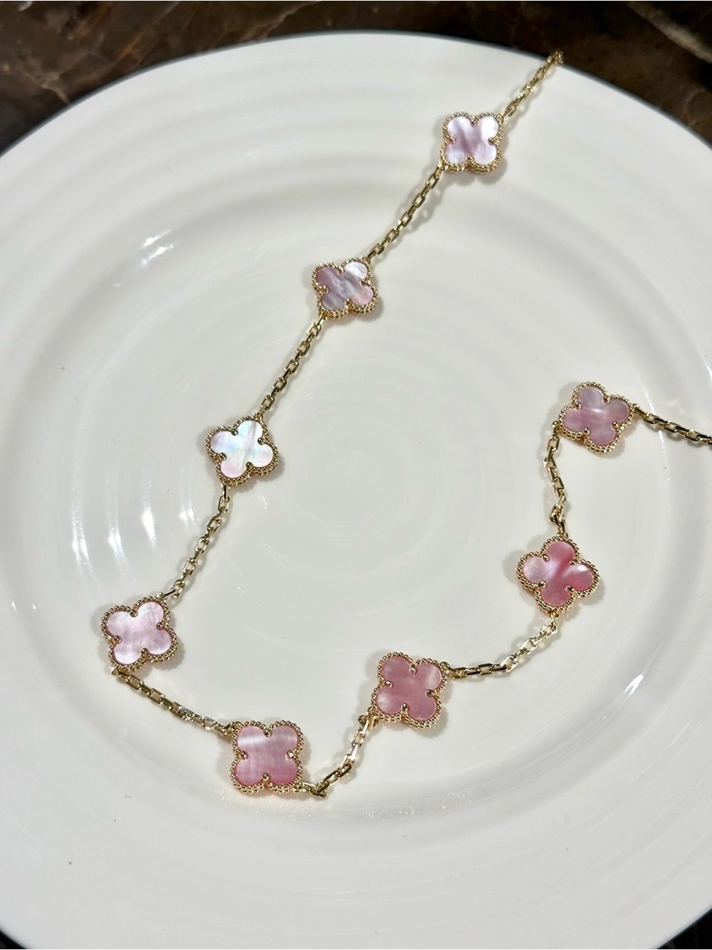 Elegant Gold-tone Clover Necklace Natural Pink Mother of Pearl NWT